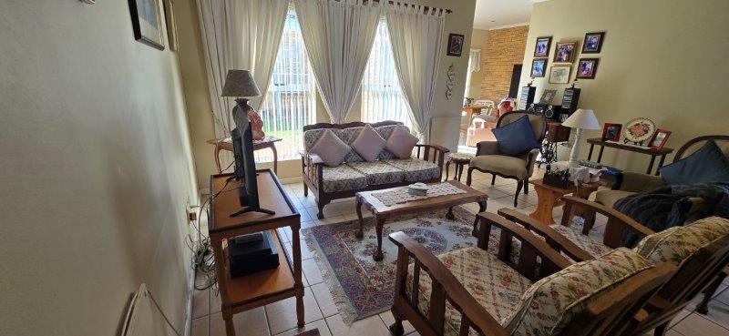 To Let 2 Bedroom Property for Rent in Bracken Heights Western Cape